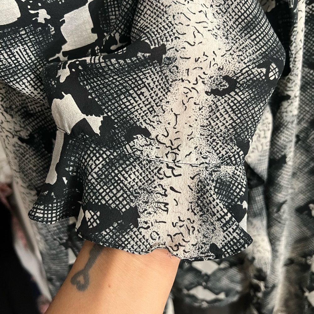Vintage 100% silk western‎ snake print button up with ruffles - Picture 4 of 6